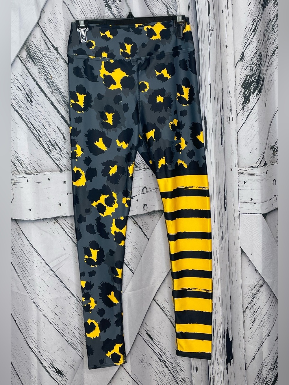 Looney Legs Bee-Pard leopard Print Leggings L